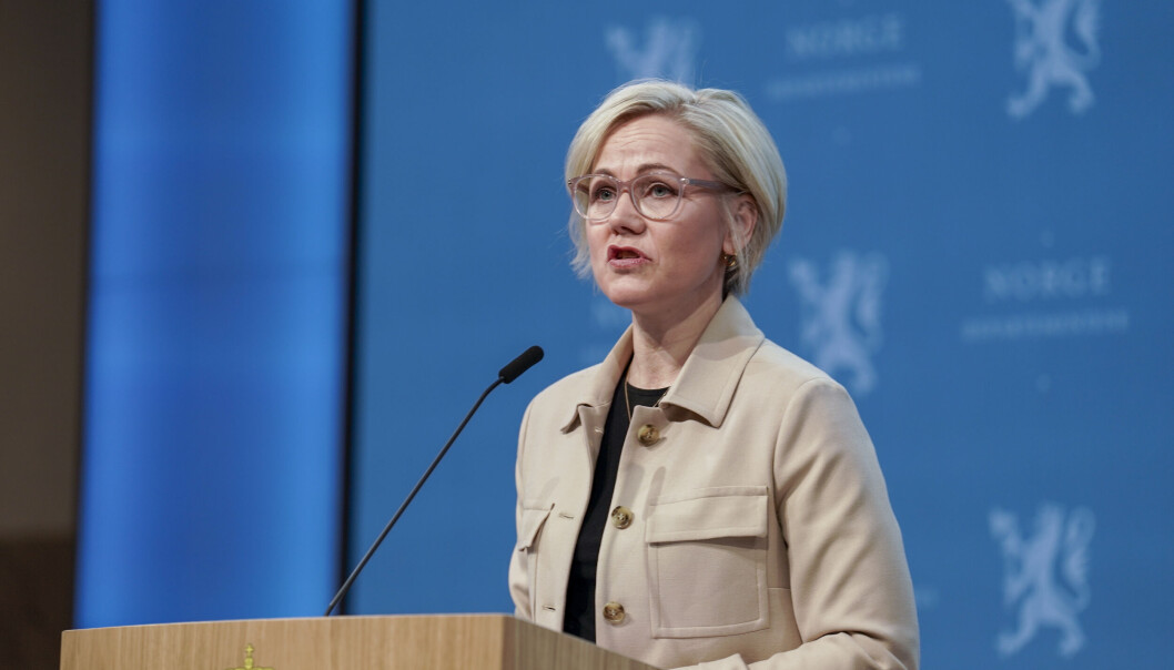 Med over 1.000 nye koronatilfeller sist døgn bare i Oslo skal helseminister Ingvild Kjerkhol (Ap) i krisemøte med hovedstadsregionen i dag. Med over 1.000 nye koronatilfeller sist døgn bare i Oslo skal helseminister Ingvild Kjerkhol (Ap) i krisemøte med hovedstadsregionen i dag.