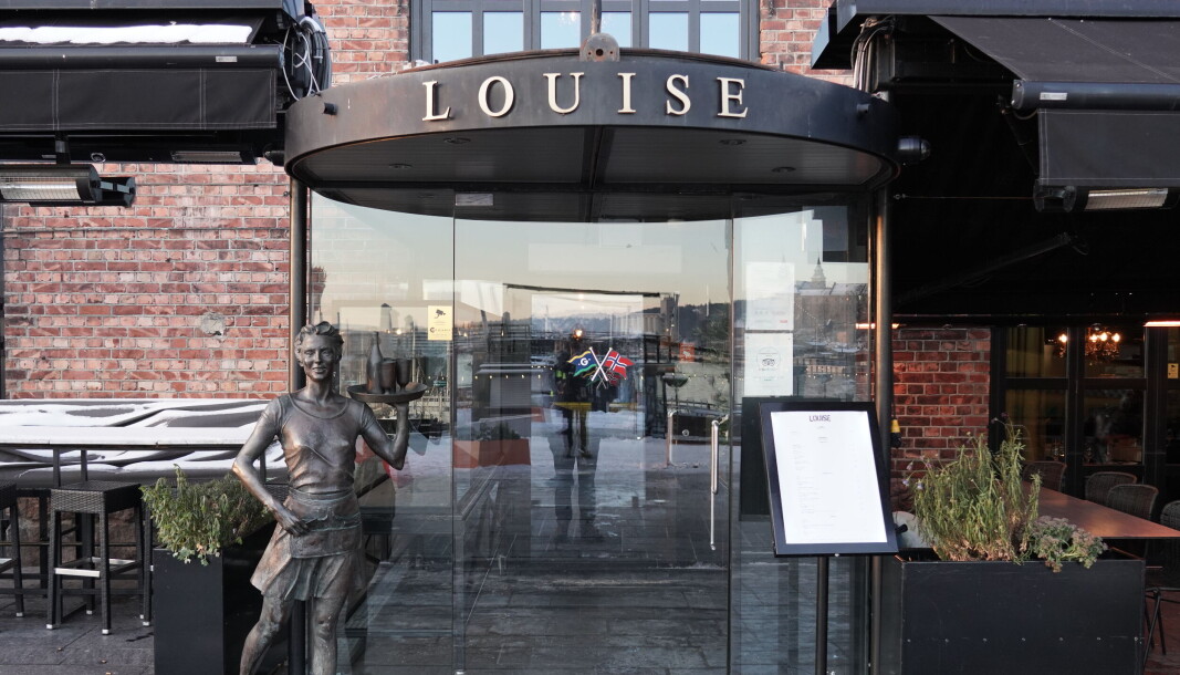 Av de 120 som er smittet etter å ha besøkt Louise Bar & Restaurant den 26. november, har minst 13 personer fått påvist omikronvarianten. Av de 120 som er smittet etter å ha besøkt Louise Bar & Restaurant den 26. november, har minst 13 personer fått påvist omikronvarianten.