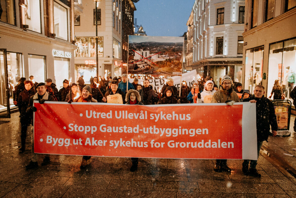 Fakkeltog for sykehusene i Oslo februar 2019. Legg merke til at krysset over Gaustad sykehus.