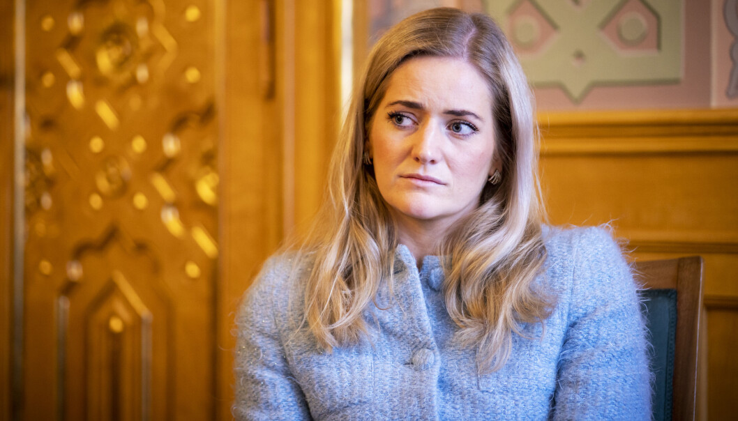 — Vi må finne en løsning på dette slik at det går an å bruke lovlige pyroeffekter for å skape stemning, sier justisministr Emilie Enger Mehl (Sp). — Vi må finne en løsning på dette slik at det går an å bruke lovlige pyroeffekter for å skape stemning, sier justisministr Emilie Enger Mehl (Sp).