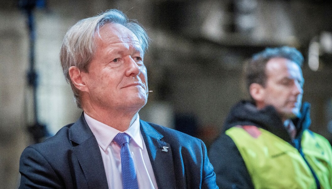 Konsernsjef Cato Hellesjø og Sporveien kjøper det nye signalsystemet fra tyske Siemens, som også har bygget Oslos nyeste T-banevogner. Konsernsjef Cato Hellesjø og Sporveien kjøper det nye signalsystemet fra tyske Siemens, som også har bygget Oslos nyeste T-banevogner.