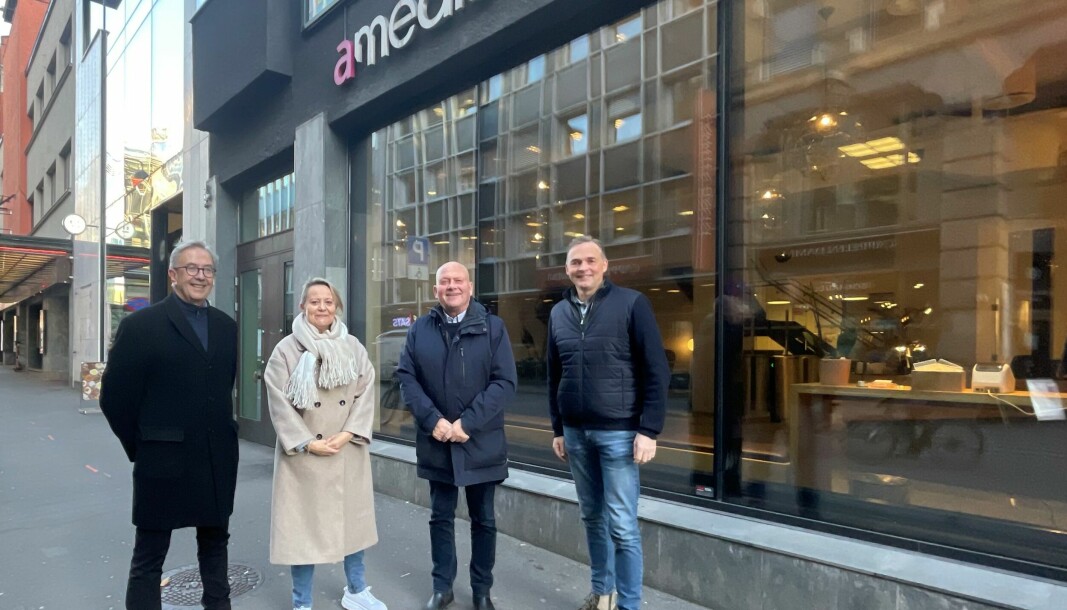 Fra venstre: Redaksjonssjef Vidar Bakken, salgs- og markedssjef Hanne Bae Ottho, konserndirektør Pål Eskås i Amedia og ansvarlig redaktør og daglig leder Fredrik Eckhoff.