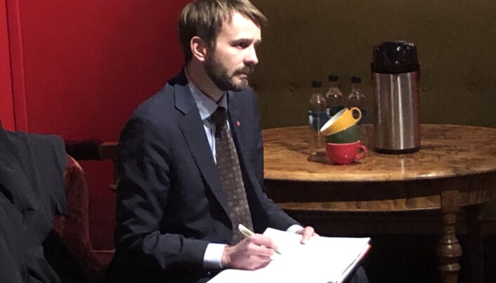 Næringslivsminister Jan Christian Vestre (AP) ba om og fikk mange gode råd fra utelivsbransjen på Dattera til Hagen onsdag ettermiddag. Næringslivsminister Jan Christian Vestre (AP) ba om og fikk mange gode råd fra utelivsbransjen på Dattera til Hagen onsdag ettermiddag.