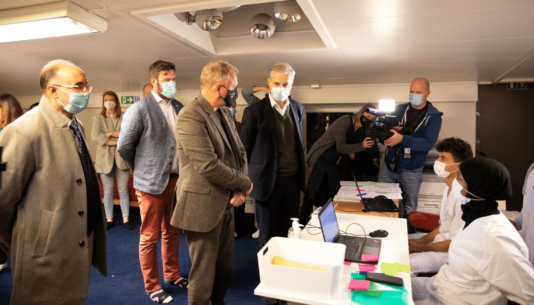 Tidligere i desember var både byrådsleder Raymond Johansen og Statsminister Jonas Gahr Støre på besøk hos Det Islamske Forbundet, Rabita og fikk se hvordan vårt vaksinesenter fungerer. Tidligere i desember var både byrådsleder Raymond Johansen og Statsminister Jonas Gahr Støre på besøk hos Det Islamske Forbundet, Rabita og fikk se hvordan vårt vaksinesenter fungerer.