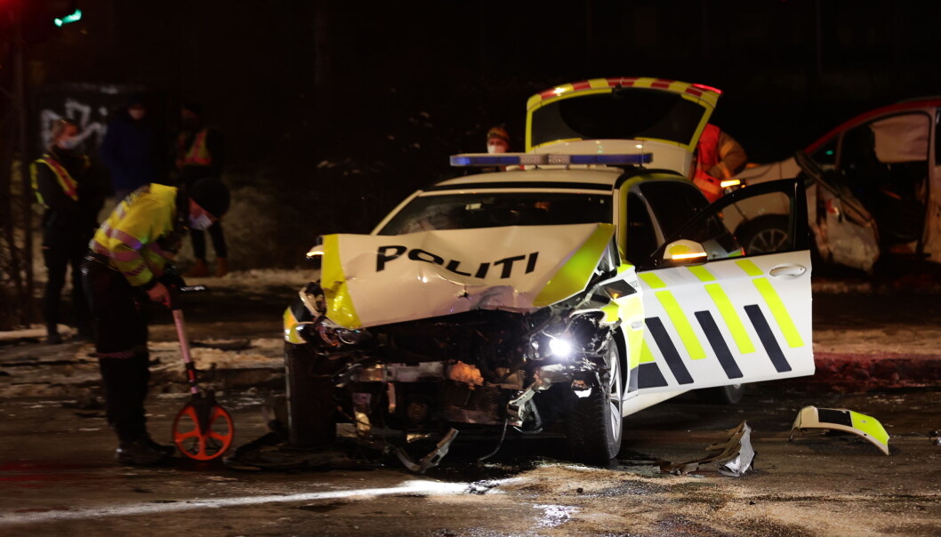 Store skader på politibilen etter det kraftige sammenstøtet med en taxi i Fagerheimgata julaften. Store skader på politibilen etter det kraftige sammenstøtet med en taxi i Fagerheimgata julaften.