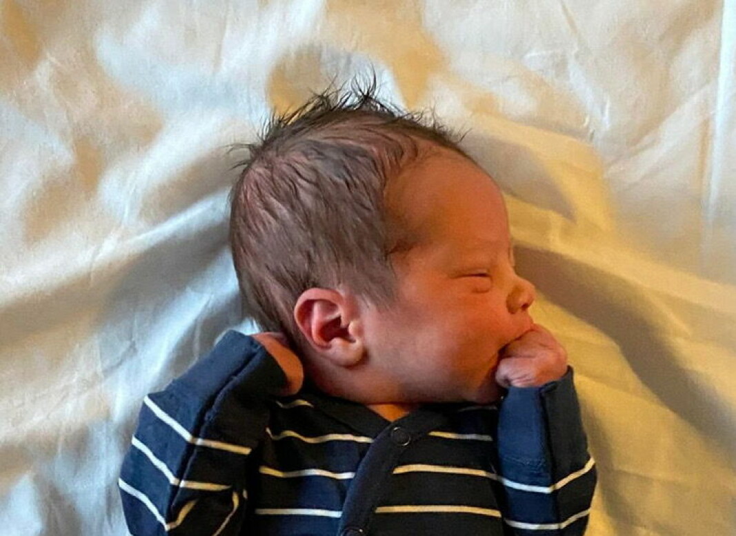 – Det ble født en velskapt gutt på 3022 gram og som måler 50 centimenter, sier pressevakt ved Oslo universitetssykehus Anders Bayer.