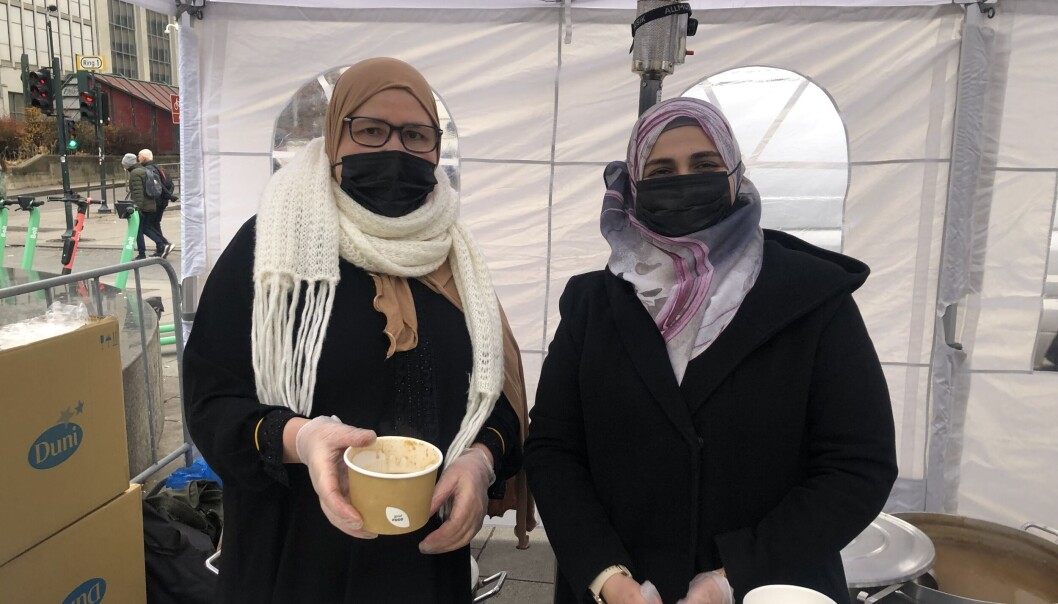 Houria og Maisa serverte haira, marokansk ramadan suppe under Det Islamske forbundet, Rabitas Mangfoldsfestival. Den var så god at jeg må tilstå at jeg gikk tilbake og fikk påfyll. Flere ganger.