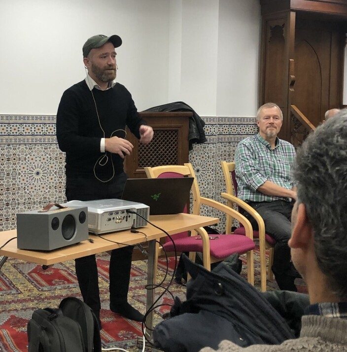 Mats Tangenstuen forteller at da de åpnet Jødisk Museum så hadde de en jødisk matfestival. Kanskje de skal samarbeide om å lage en jødisk og muslimsk matfestival i Calmeyersgate? Mats Tangenstuen forteller at da de åpnet Jødisk Museum så hadde de en jødisk matfestival. Kanskje de skal samarbeide om å lage en jødisk og muslimsk matfestival i Calmeyersgate?