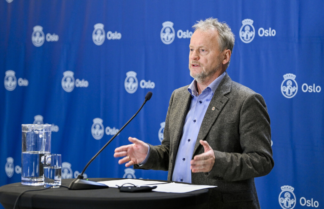 Byrådsleder i Oslo Raymond Johansen vil vite hvorfor det er nødvendig å stenge ned deler av samfunnet når en så liten del av sykehuskapasiteten er i bruk til koronapasienter. Foto: Annika Byrde / NTB Byrådsleder i Oslo Raymond Johansen vil vite hvorfor det er nødvendig å stenge ned deler av samfunnet når en så liten del av sykehuskapasiteten er i bruk til koronapasienter. Foto: Annika Byrde / NTB