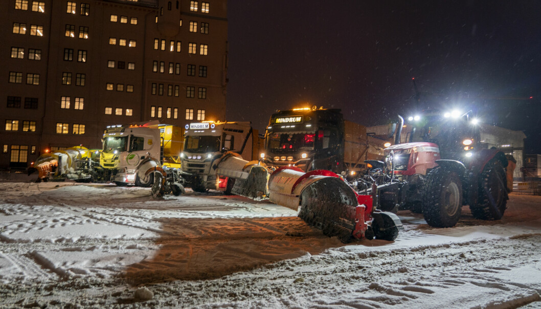 I natt gjorde brøytemannskapene seg klare til å begynne arbeidet med å fjerne snø.
