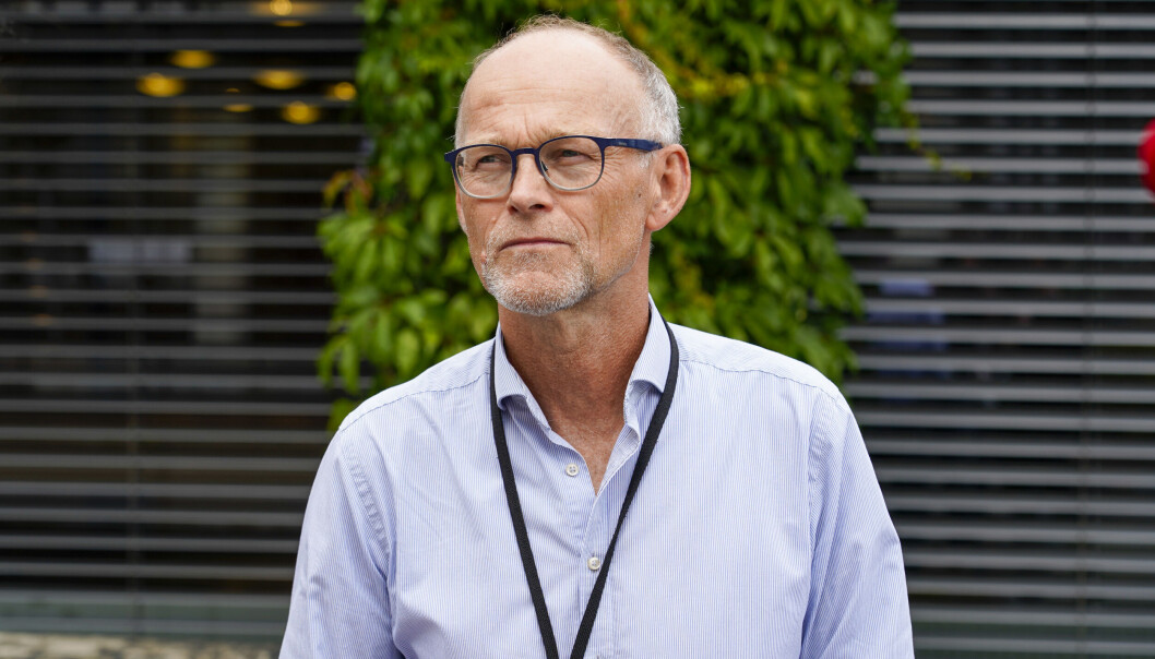 Fagdirektør Frode Forland i Folkehelseinstituttet tror halvparten av barn og unge kan være smittet i Oslo. Fagdirektør Frode Forland i Folkehelseinstituttet tror halvparten av barn og unge kan være smittet i Oslo.