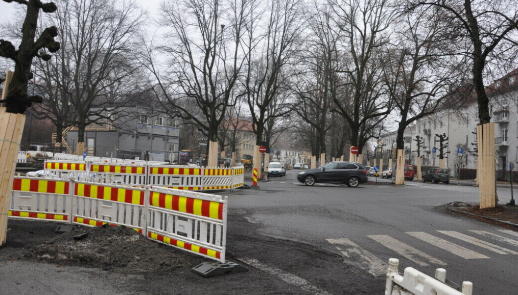 De verneverdige gatesteinene ble gravd opp og lagt i ridestien som går midt i Gyldenløves gate. De verneverdige gatesteinene ble gravd opp og lagt i ridestien som går midt i Gyldenløves gate.
