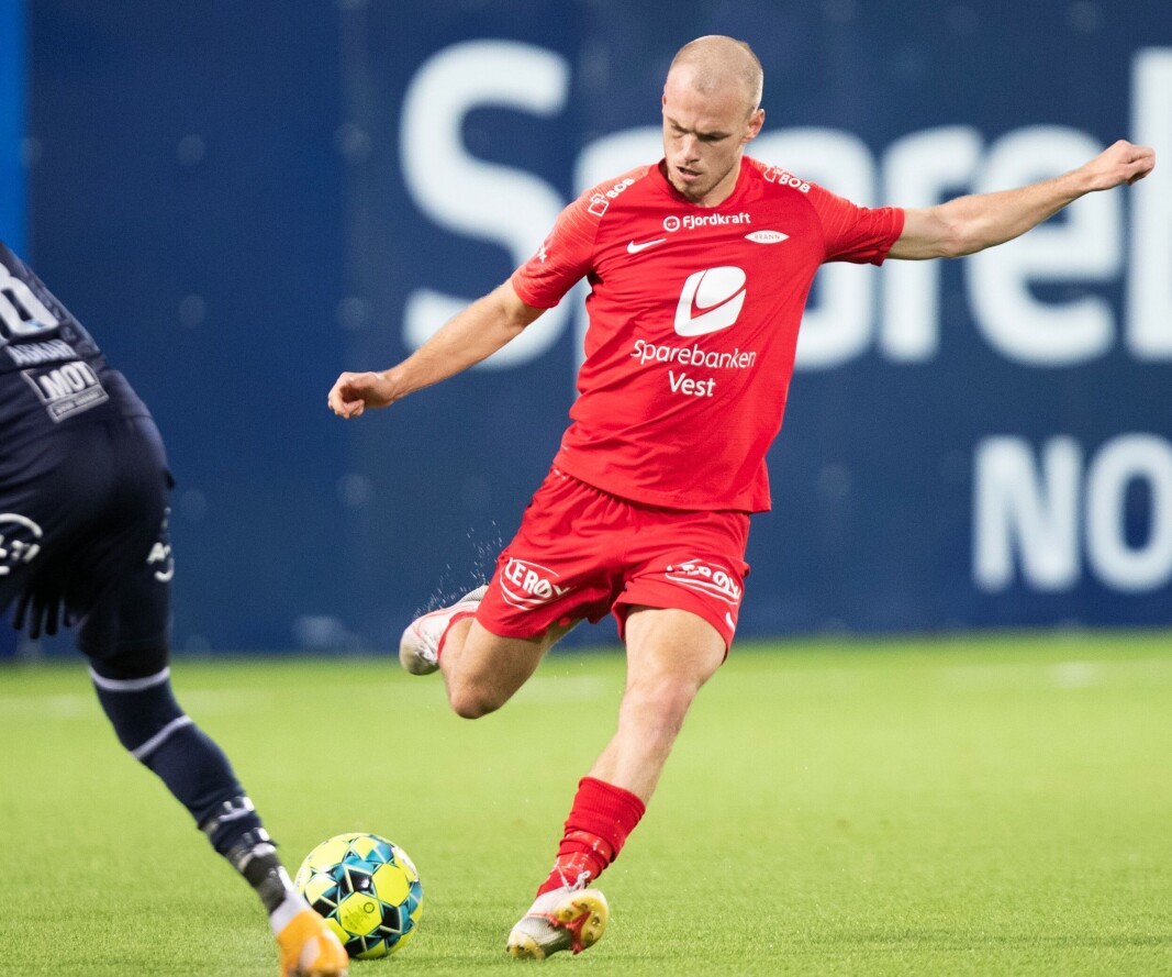 — Jeg gleder meg til å kjempe om edelt metall sammen med Vålerenga, sier Petter Strand etter at overgangen fra Brann var i boks. — Jeg gleder meg til å kjempe om edelt metall sammen med Vålerenga, sier Petter Strand etter at overgangen fra Brann var i boks.