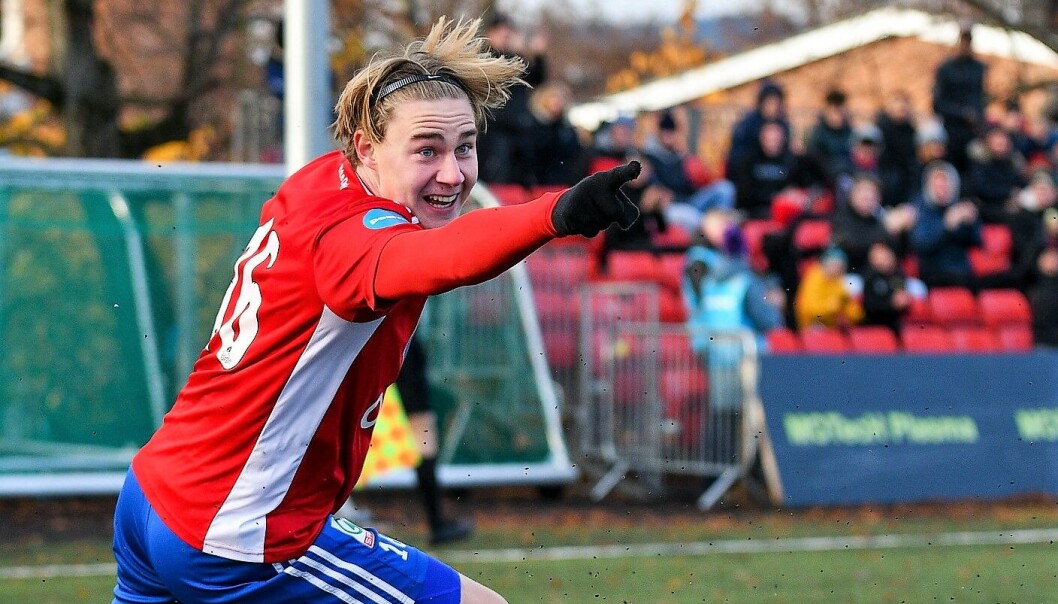 Det var ingen i fotballnorge som ikke lot seg imponere av Skeids Abel Stensrud høsten 2021. Minst tre elitedivisjonsklubber var på jakt etter junioren. Nå forlater han Skeid og Nordre Åsen på jakt etter nye mål Det var ingen i fotballnorge som ikke lot seg imponere av Skeids Abel Stensrud høsten 2021. Minst tre elitedivisjonsklubber var på jakt etter junioren. Nå forlater han Skeid og Nordre Åsen på jakt etter nye mål