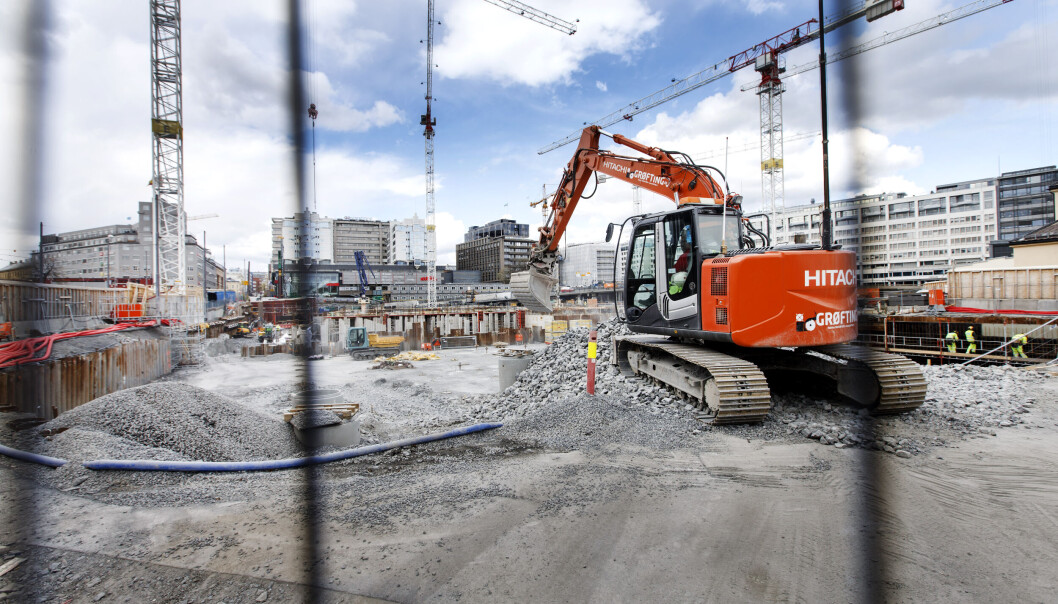 NHO er skeptiske til regjeringens forbud: — Vi ønsker også faste ansettelser, men bedriftene må ha en viss form for fleksibilitet, sier Nina Melsom i NHO. NHO er skeptiske til regjeringens forbud: — Vi ønsker også faste ansettelser, men bedriftene må ha en viss form for fleksibilitet, sier Nina Melsom i NHO.