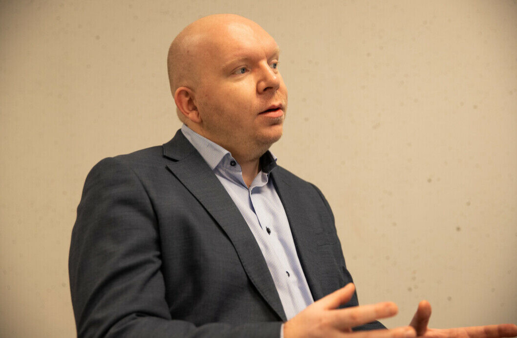 — Verden blir ikke annerledes selv om byrådet forsøker å si at ned er opp, og opp er ned. Fisk og kjøtt er kjernen i sunne måltider for de aller fleste, mener Lars Petter Solås (Frp). — Verden blir ikke annerledes selv om byrådet forsøker å si at ned er opp, og opp er ned. Fisk og kjøtt er kjernen i sunne måltider for de aller fleste, mener Lars Petter Solås (Frp).