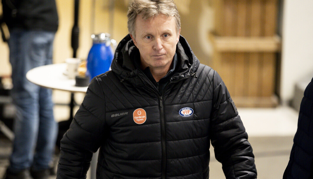 Espen Knutsen mener vi må stikke fingeren i jorda og kutte ned på antallet kamper i årets hockeyserie. Espen Knutsen mener vi må stikke fingeren i jorda og kutte ned på antallet kamper i årets hockeyserie.