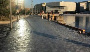 Speilblank holke i Bjørvika. Speilblank holke i Bjørvika.