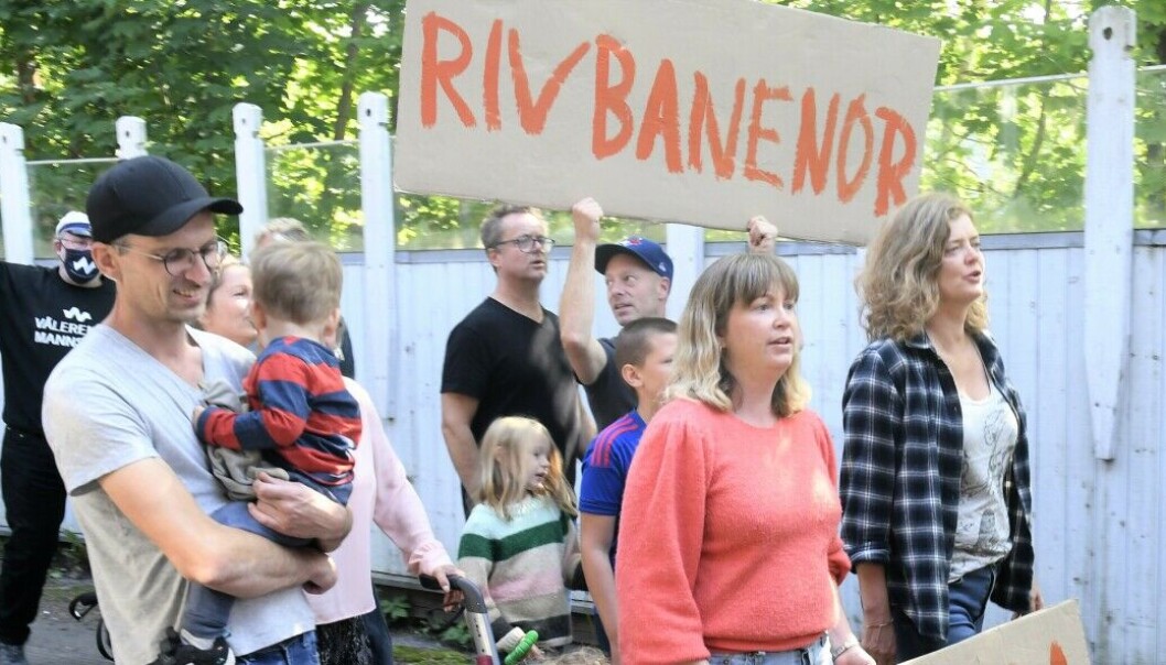 Naboer har i lang tid slåss mot Bane Nors planer om riving av hus på Hylla. Rivingen skal gi plass til sporutvidelse i Brynsbakken. Naboer har i lang tid slåss mot Bane Nors planer om riving av hus på Hylla. Rivingen skal gi plass til sporutvidelse i Brynsbakken.