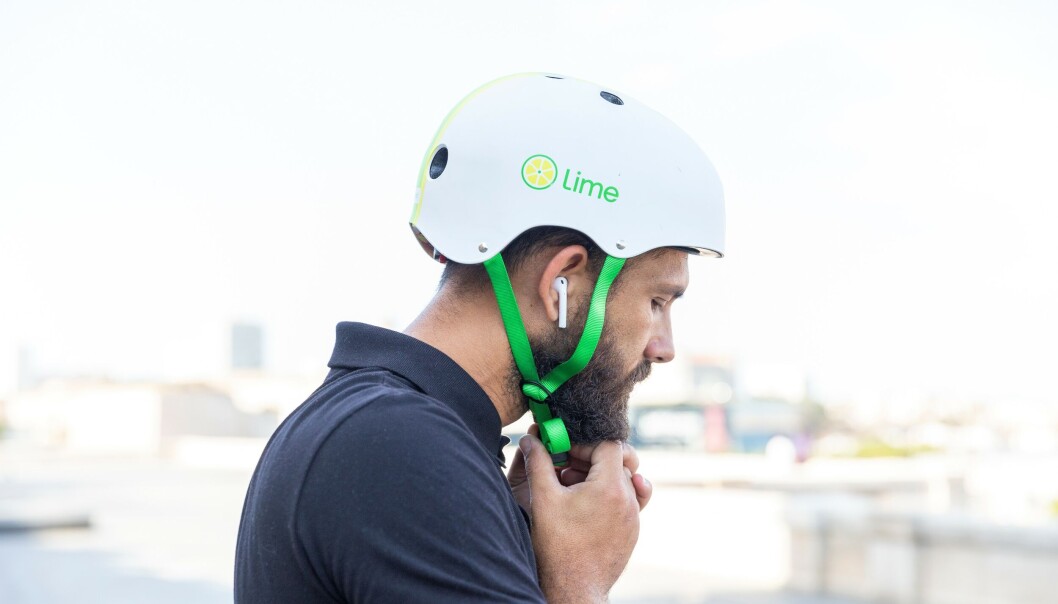 Lime ønsker nå å oppmuntre til å kjøre på vei, ikke fortau, og til å bruke hjelm. Lime ønsker nå å oppmuntre til å kjøre på vei, ikke fortau, og til å bruke hjelm.