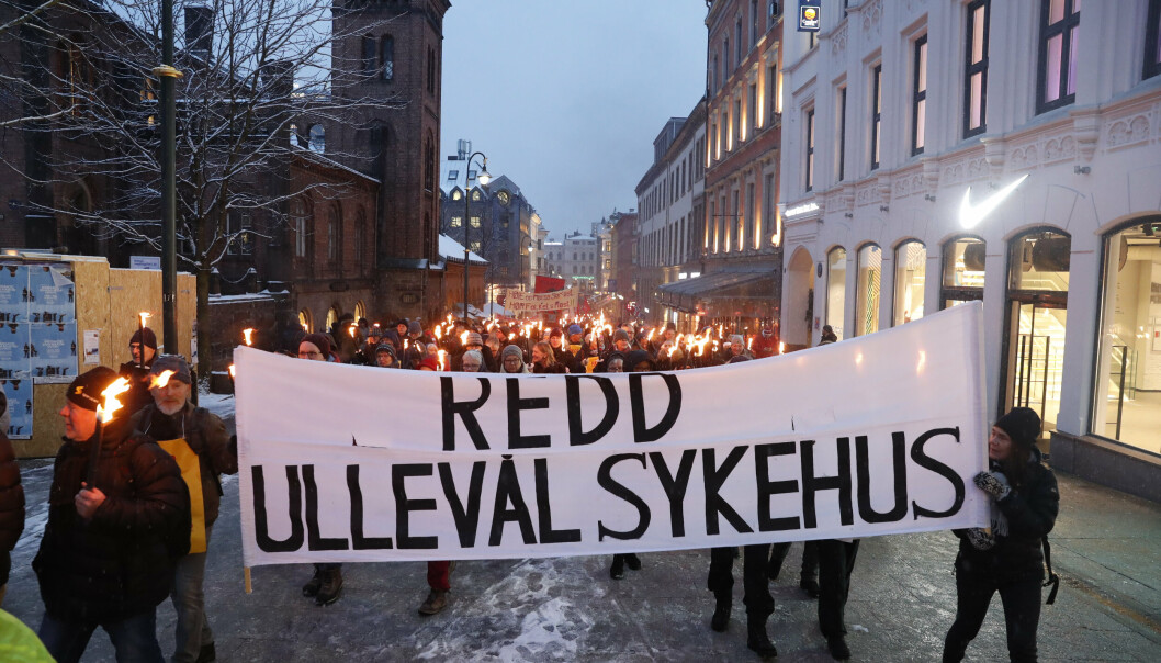 Fakkeltog i 2019: De siste årene har det vært stort folkelig engasjement for å bevare Ullevål sykehus. Tillegg sier samtlige fagforeninger ved sykehuset nei til nedleggelse. Fakkeltog i 2019: De siste årene har det vært stort folkelig engasjement for å bevare Ullevål sykehus. Tillegg sier samtlige fagforeninger ved sykehuset nei til nedleggelse.