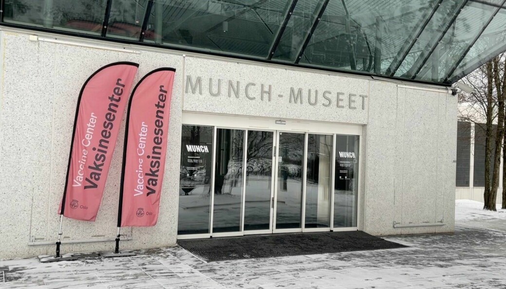 Det gamle Munch-museet er blitt til vaksinesenter, men nå trappes sikkerheten opp i flere bydeler etter at vaksinemotstandere tok seg inn her på torsdag.