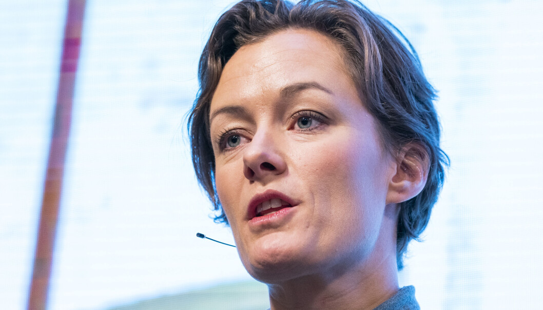 Kultur- og likestillingsminister Anette Trettebergstuen (Ap) mener ikke-binære må få stemmerett på parolemøter for 8. mars, men får kritikk for å blandet seg. Kultur- og likestillingsminister Anette Trettebergstuen (Ap) mener ikke-binære må få stemmerett på parolemøter for 8. mars, men får kritikk for å blandet seg.