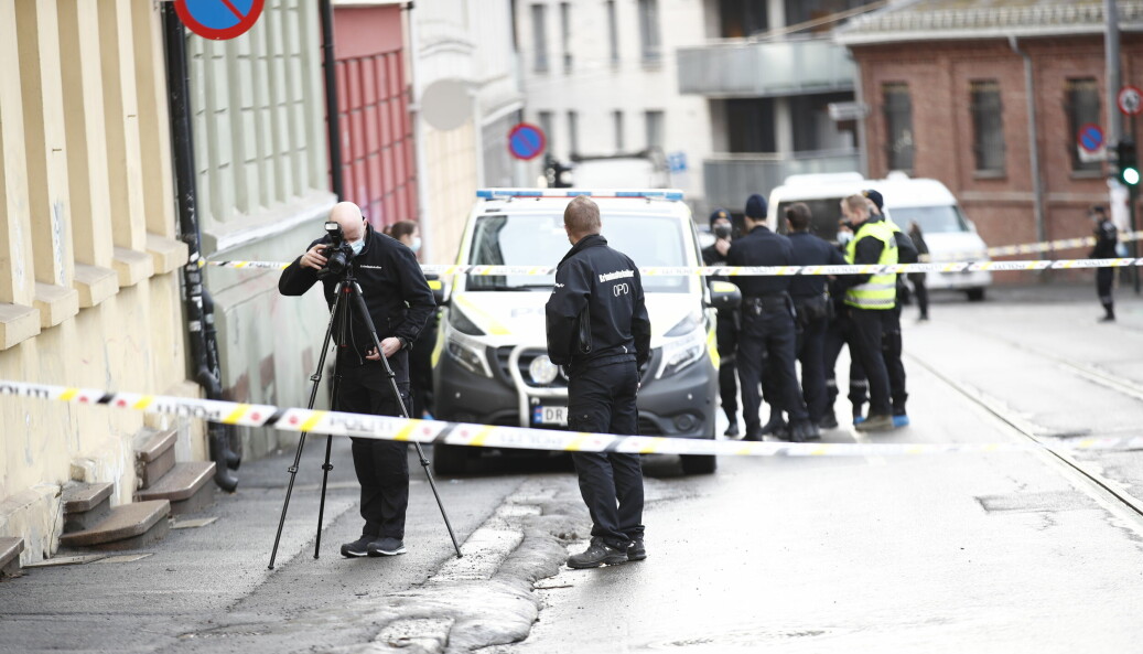 En person ble kjørt til sykehus etter en mulig knivstikking på Grunerløkka på lørdag. Foto: Javad Parsa / NTB