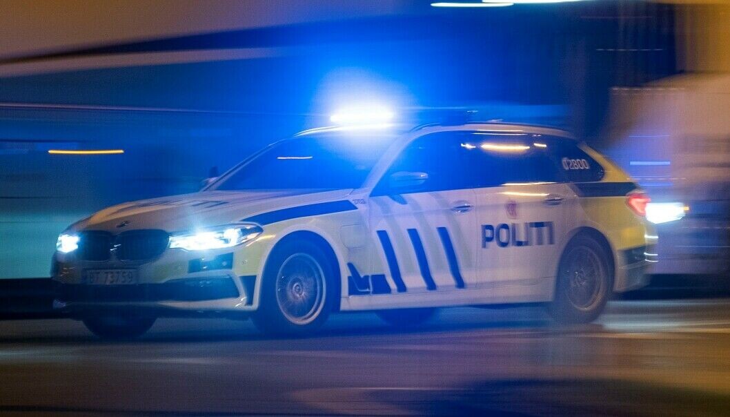 Politiet har ikke kommet i kontakt med mannen som gikk rundt med øks på Ullern. Politiet har ikke kommet i kontakt med mannen som gikk rundt med øks på Ullern.