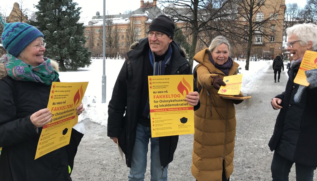 Fredag delte fivillige ut hundrevis av flyers om fakkeltoget til ansatte, besøkende og pasienter på Ullevål sykehus. Fredag delte fivillige ut hundrevis av flyers om fakkeltoget til ansatte, besøkende og pasienter på Ullevål sykehus.