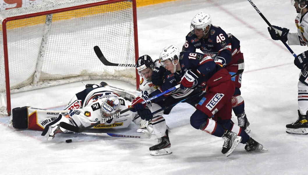 Det vil seg ikke for Thomas Olsen og Tobias Lindström foran Sparta-målet. Det vil seg ikke for Thomas Olsen og Tobias Lindström foran Sparta-målet.