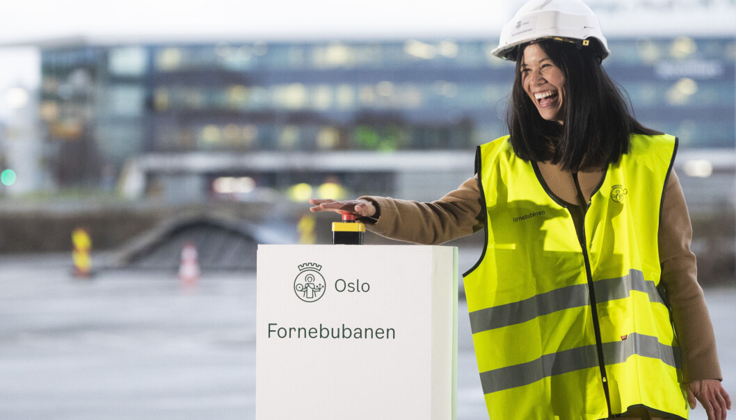 Daværende miljø- og samferdselsbyråd Lan Marie Berg (MDG) under anleggsstarten av den nye Fornebubanen. Daværende miljø- og samferdselsbyråd Lan Marie Berg (MDG) under anleggsstarten av den nye Fornebubanen.