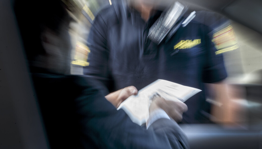 20 biler ble kontrollert av politiet i Waldemar Thranes gate tirsdag ettermiddag 20 biler ble kontrollert av politiet i Waldemar Thranes gate tirsdag ettermiddag