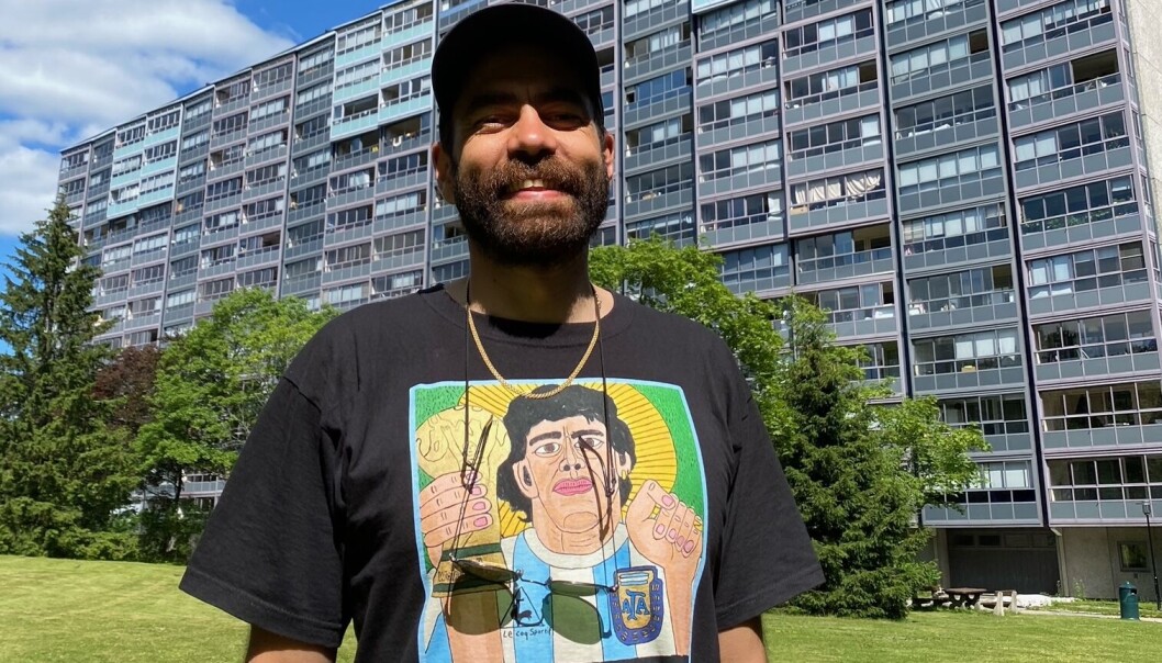 Regissør Kaveh Tehrani på locationbefaring i Groruddalen. Regissør Kaveh Tehrani på locationbefaring i Groruddalen.