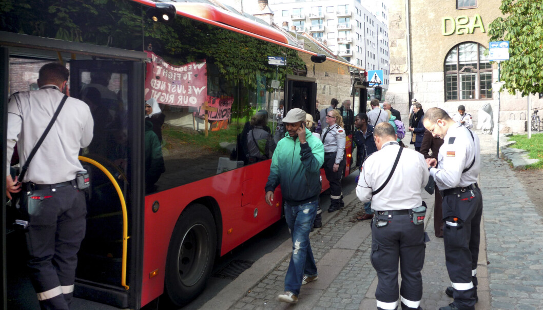 I fjor tapte Ruter 43,4 millioner kroner på å utføre billettkontroller i Oslo. Til sammenligning tjente Ruter 110 millioner kroner på kontrollene i 2019, før pandemien slo til. I fjor tapte Ruter 43,4 millioner kroner på å utføre billettkontroller i Oslo. Til sammenligning tjente Ruter 110 millioner kroner på kontrollene i 2019, før pandemien slo til.