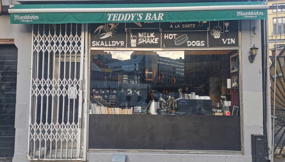 Teddy's er et av byens lengstlevende skjenkesteder. Her er det jukebox og ofte forholdsvis dårlig med ledige sitteplasser.