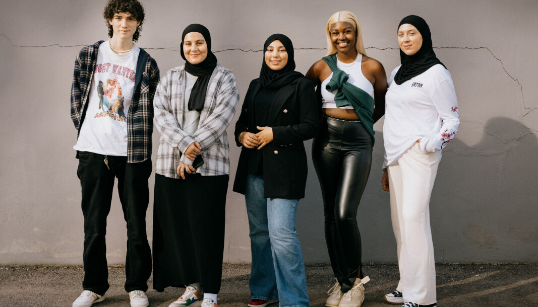 Julian Brito-Benestad, Juleda Fetisi, Hanan Zaaj, Sadia Mubiru og Gabriela Piechocka gikk rundt på Tøyen og snakket med ungdom om nærmiljøet. Julian Brito-Benestad, Juleda Fetisi, Hanan Zaaj, Sadia Mubiru og Gabriela Piechocka gikk rundt på Tøyen og snakket med ungdom om nærmiljøet.