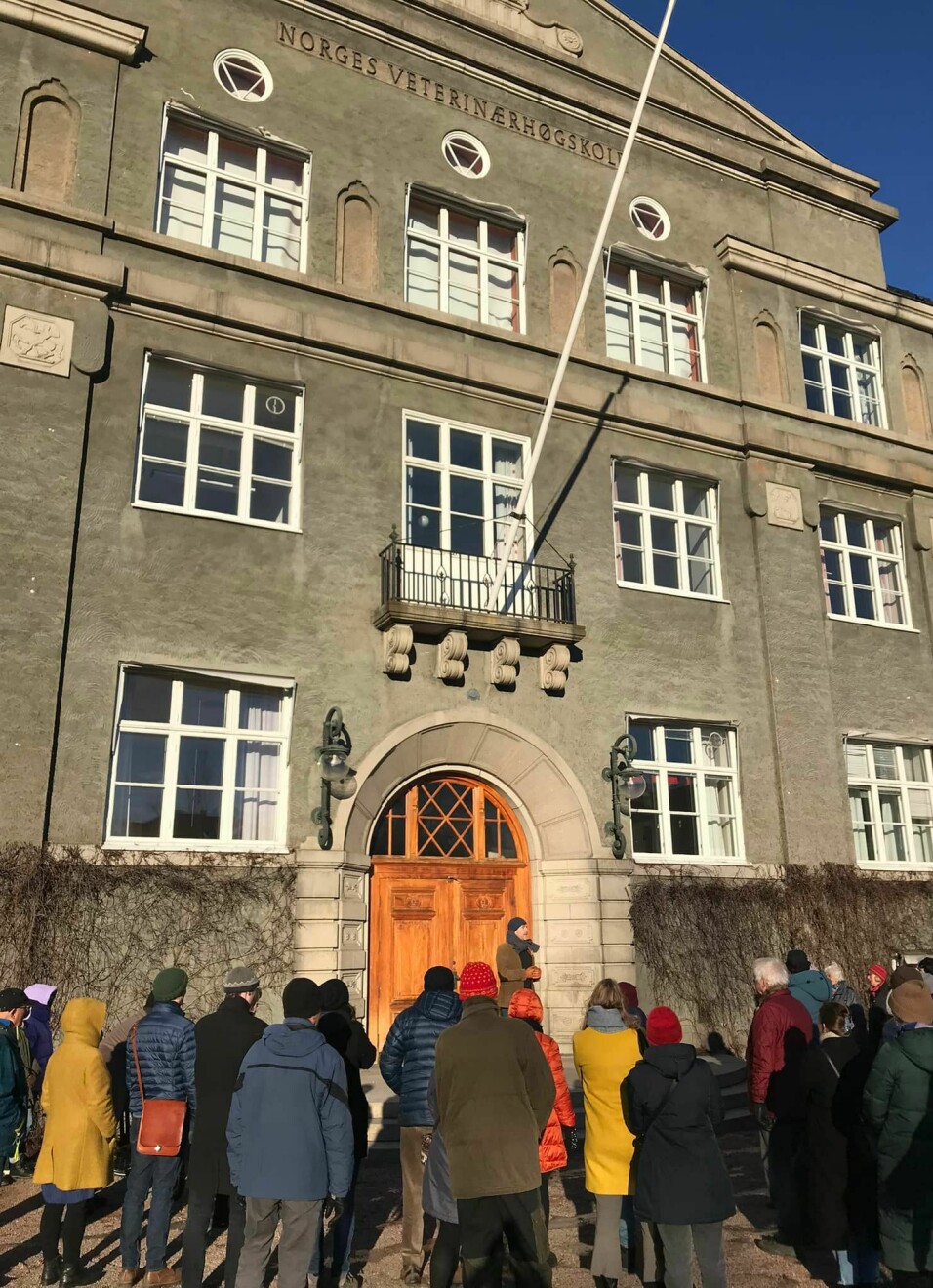 Det var mange som ville inn å se seg rundt på Veterinærhøgskolens gamle tomt da Oslo MDG inviterte til omvisning tidligere i vinter.