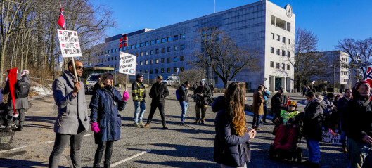 To personer bortvist under korona-demonstrasjon ved NRK