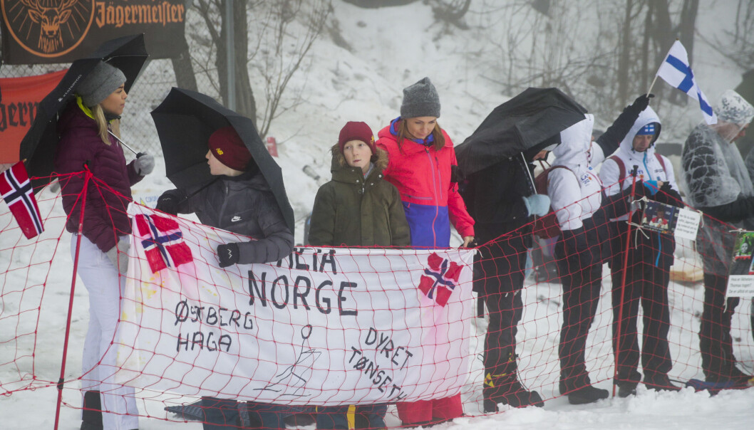 — Målet er at ikke ett eneste bilde eller en eneste filmsnutt fra Holmenkollen skal kunne brukes i russisk propaganda, sier initiativtakerne bak — Målet er at ikke ett eneste bilde eller en eneste filmsnutt fra Holmenkollen skal kunne brukes i russisk propaganda, sier initiativtakerne bak