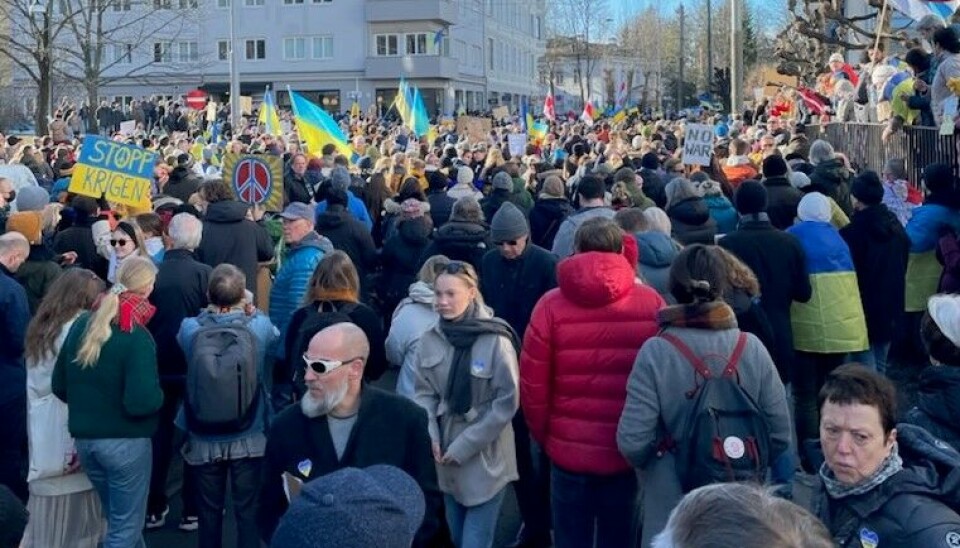 Demonstrantene samlet seg utenfor Russlands ambassade og sperret Drammensveien.