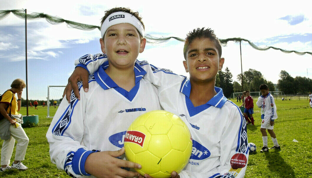 Israeleren Shimi Abddul (t.v.) og palestineren Ahmad Dari var stolte lagkamerater på Peace Team under Norway Cup i 2003. — Se hva vi klarer sammen, sa de to guttene på Ekebergsletta.