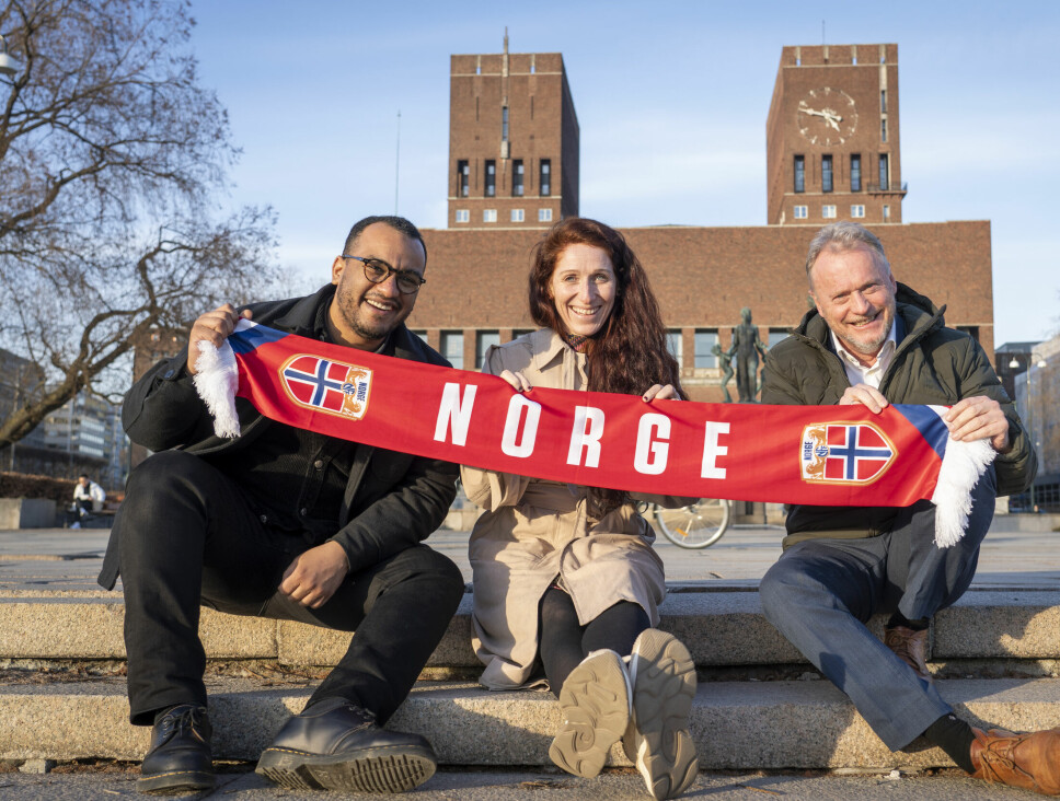 Enige om å søke fotball-EM for kvinner i 2025: Nyvalgt NFF-president Lise Klaveness flankert av idrettsbyråd Omar Samy Gamal (SV) og byrådsleder Raymond Johansen (Ap).