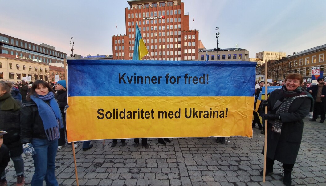 — Millioner av ukrainere er på flukt. De fleste er kvinner og barn, og 8. mars markerer hvert år viktige kamper, sier ordfører Marianne Borgen (SV) og sosialbyråd Rina Mariann Hansen (Ap). — Millioner av ukrainere er på flukt. De fleste er kvinner og barn, og 8. mars markerer hvert år viktige kamper, sier ordfører Marianne Borgen (SV) og sosialbyråd Rina Mariann Hansen (Ap).