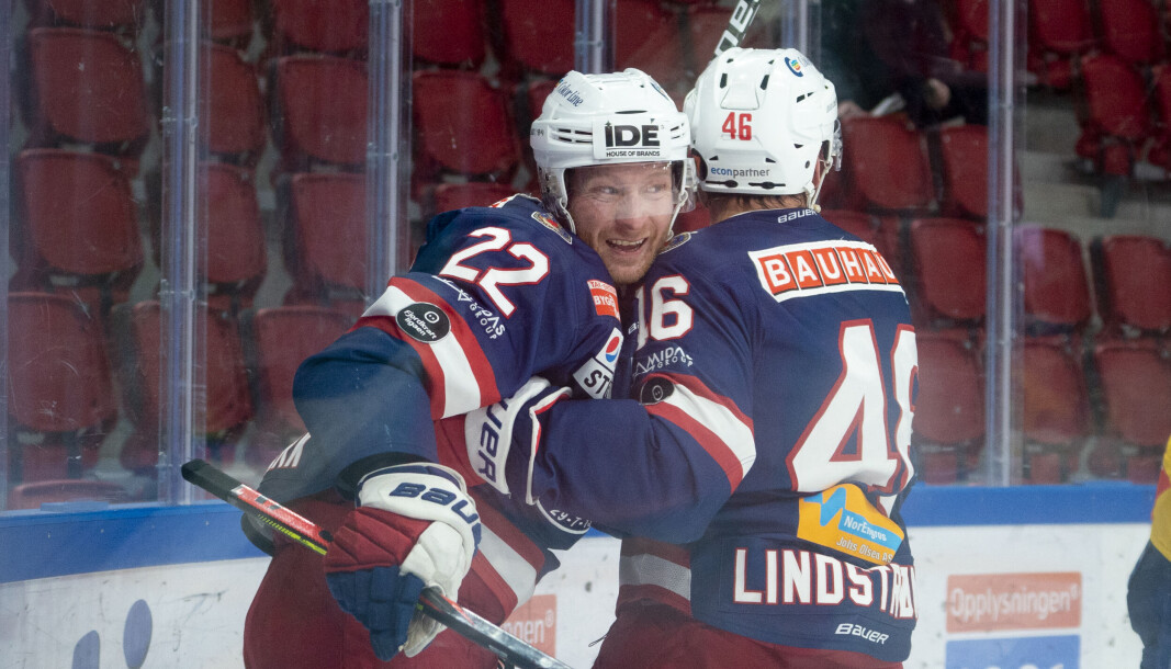Martin Røymark (t.v.) scoret to mål for Vålerenga i 5-2-seieren over Storhamar søndag. Martin Røymark (t.v.) scoret to mål for Vålerenga i 5-2-seieren over Storhamar søndag.