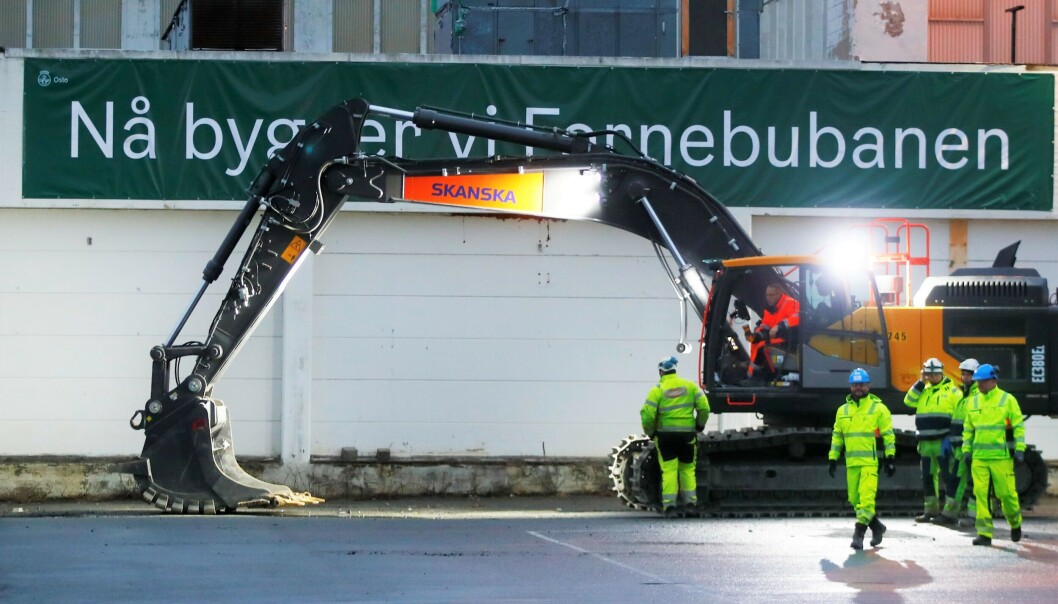 Fjerning av natrulig radioaktiv alunskifer er bakgrunnen for søknad om utslipp fra Fornebubanen. Fjerning av natrulig radioaktiv alunskifer er bakgrunnen for søknad om utslipp fra Fornebubanen.