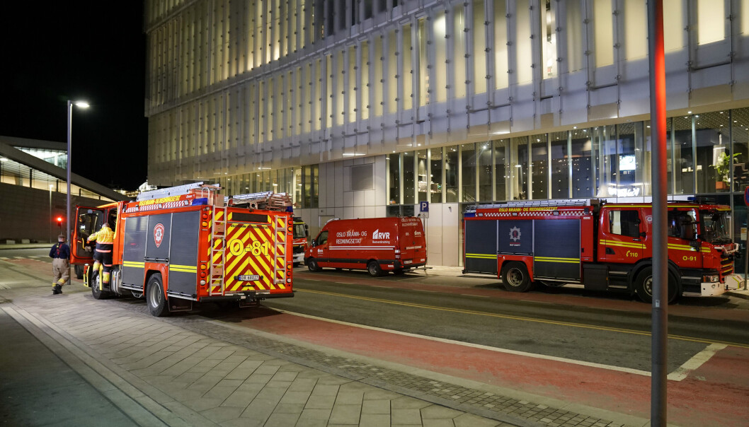 Brannvesenet rykket ut med store mannskaper etter at det oppsto brann i Deichmanske bibliotek i Bjørvika og sprinkleranlegget ble utløst, om kvelden 8. februar. Brannvesenet rykket ut med store mannskaper etter at det oppsto brann i Deichmanske bibliotek i Bjørvika og sprinkleranlegget ble utløst, om kvelden 8. februar.