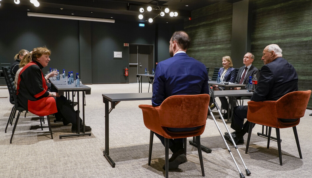 Kong Harald og kronprins Haakon møtte blant andre ordfører Marianne Borgen og UDI-direktør Frode Forfang under besøket på ankomstsenteret for flyktninger på Helsfyr i Oslo.Foto: Terje Pedersen / NTB Kong Harald og kronprins Haakon møtte blant andre ordfører Marianne Borgen og UDI-direktør Frode Forfang under besøket på ankomstsenteret for flyktninger på Helsfyr i Oslo.Foto: Terje Pedersen / NTB