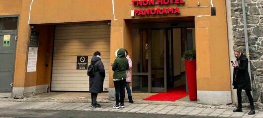Kun vanlig hotellpersonale på plass på Hero Norges akuttinnkvartering da bussene med ukrainske flyktninger ankom mandag