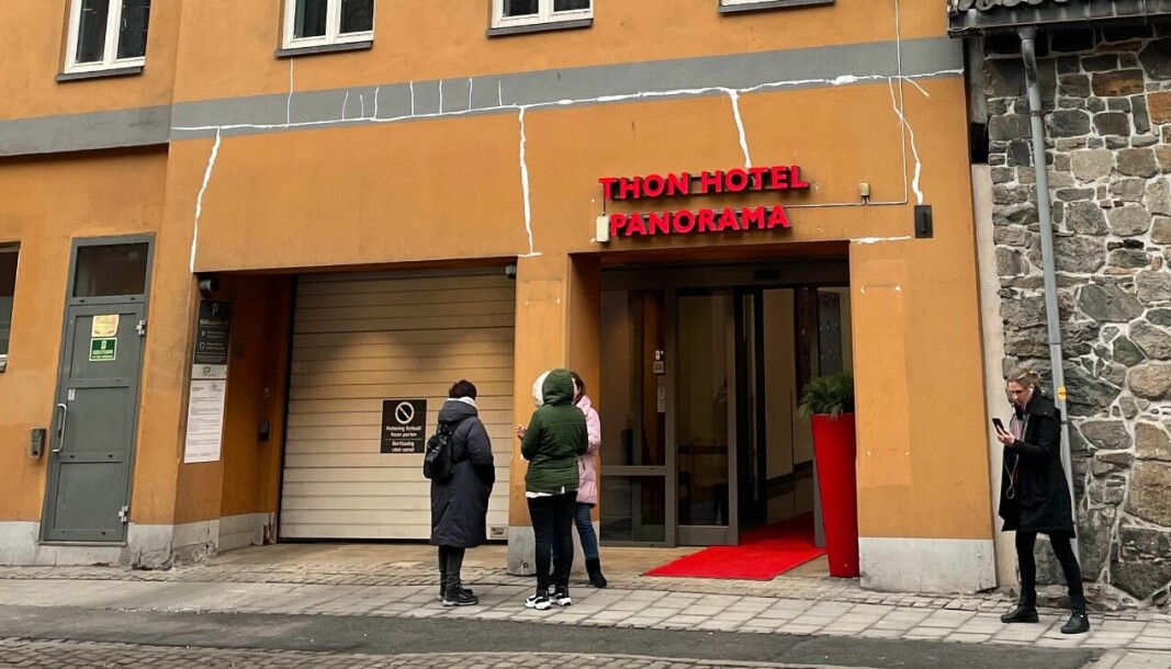 Det er uklart hvilket tilbud nyankomne flyktninger fra krigsherjete Ukrania har fått på Hero AS' mottak i Oslo sentrum. Denne uken ble Thon Hotel Munch og Thon Hotel Panorama gjort om til akuttinnkvarteringer. Det er uklart hvilket tilbud nyankomne flyktninger fra krigsherjete Ukrania har fått på Hero AS' mottak i Oslo sentrum. Denne uken ble Thon Hotel Munch og Thon Hotel Panorama gjort om til akuttinnkvarteringer.